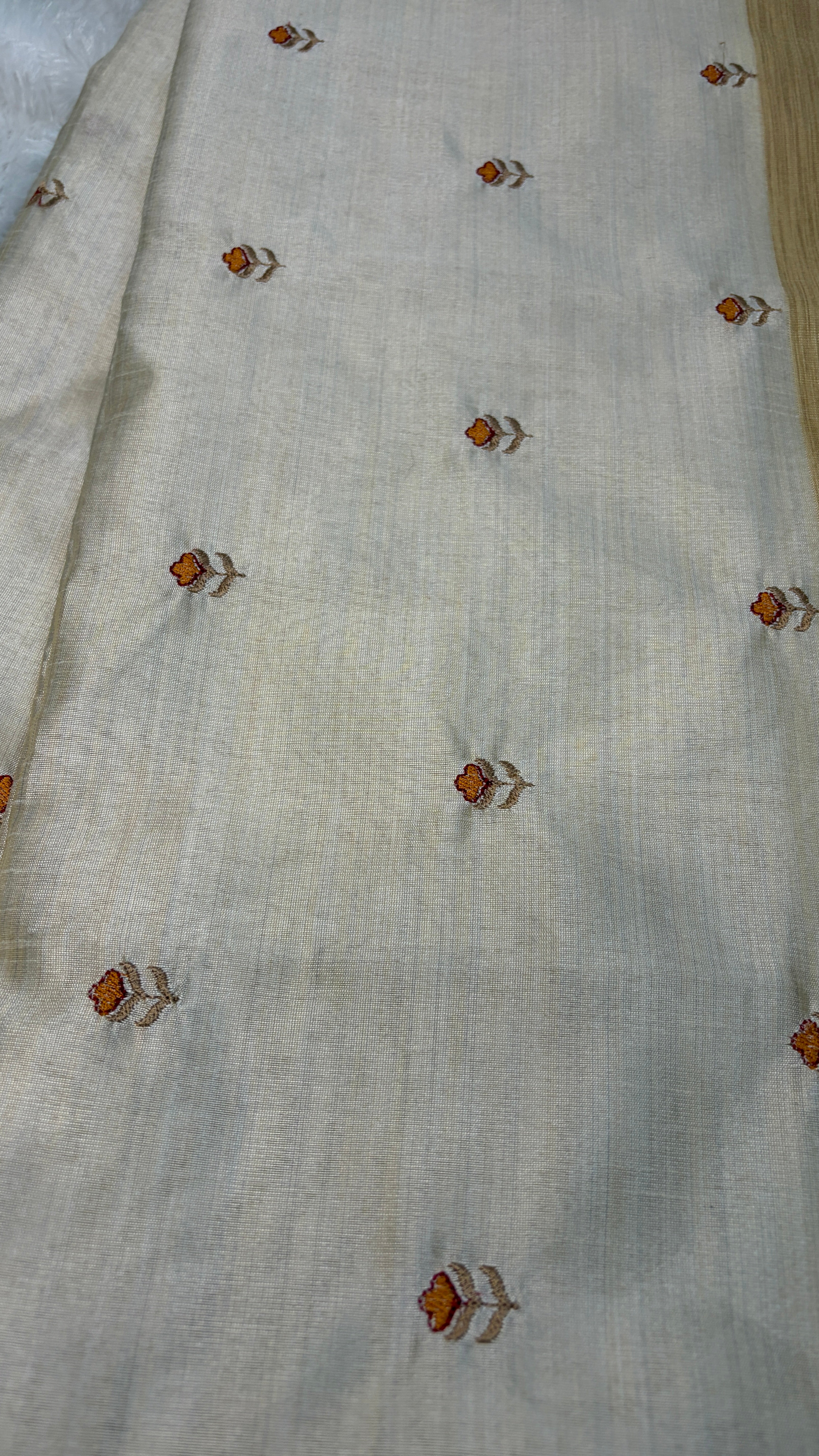 Tussar Tara Shubhra Silk Saree