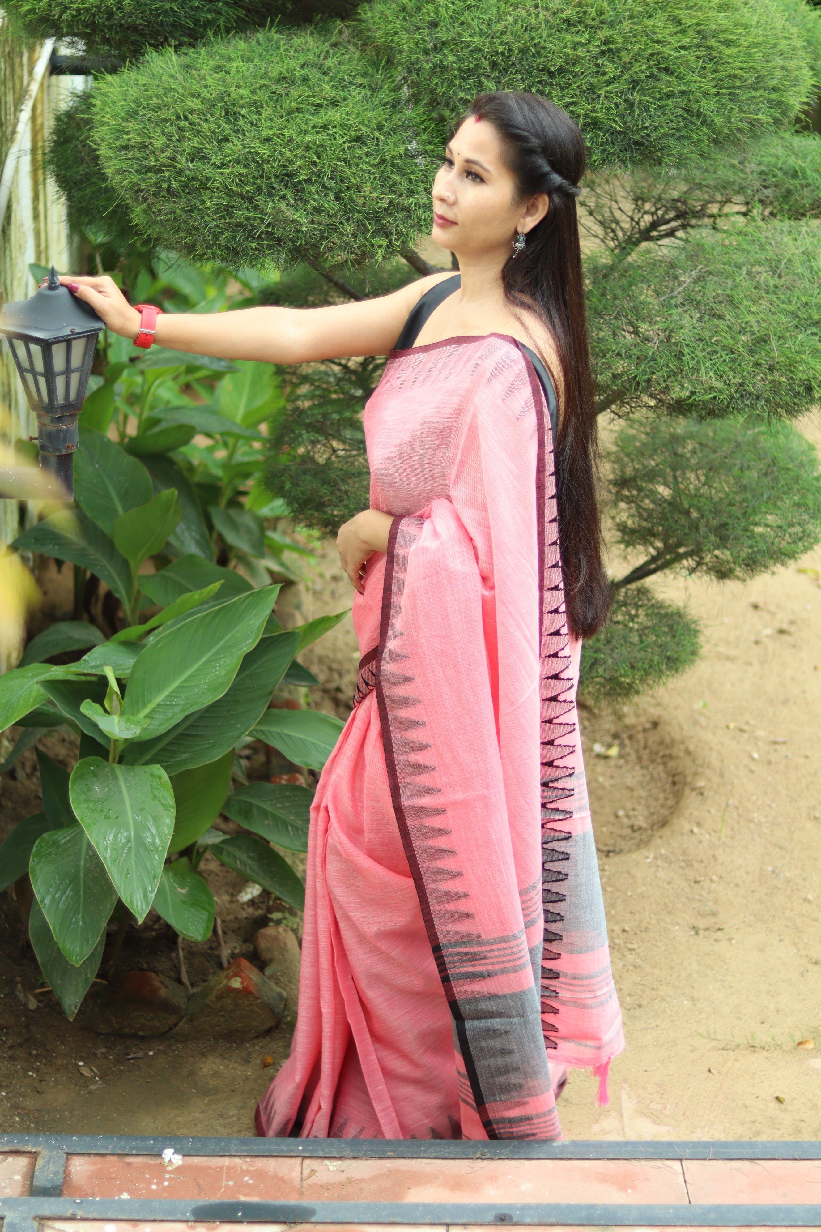 Gulnaar Rekha Cotton Blend Saree