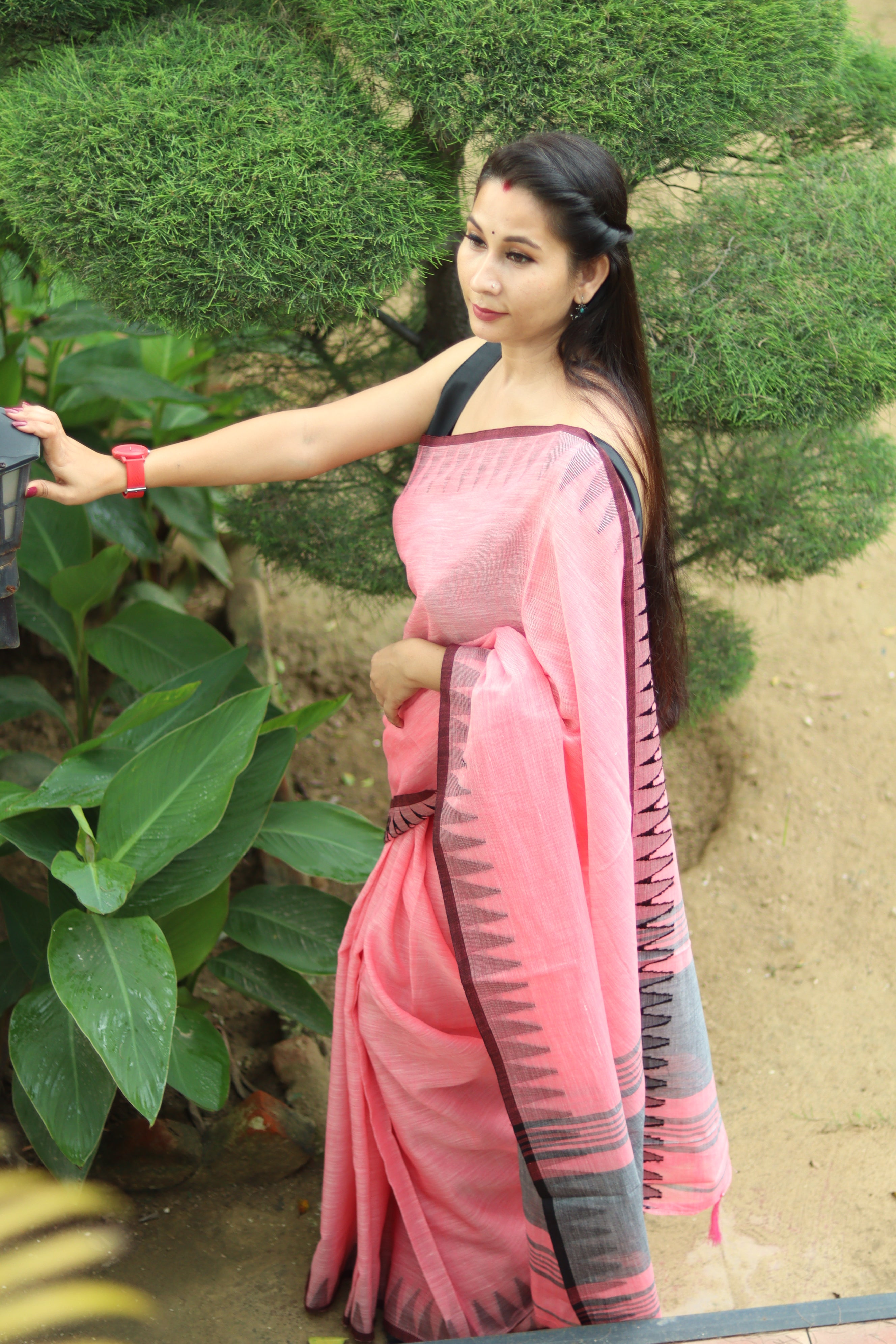 Gulnaar Rekha Cotton Blend Saree