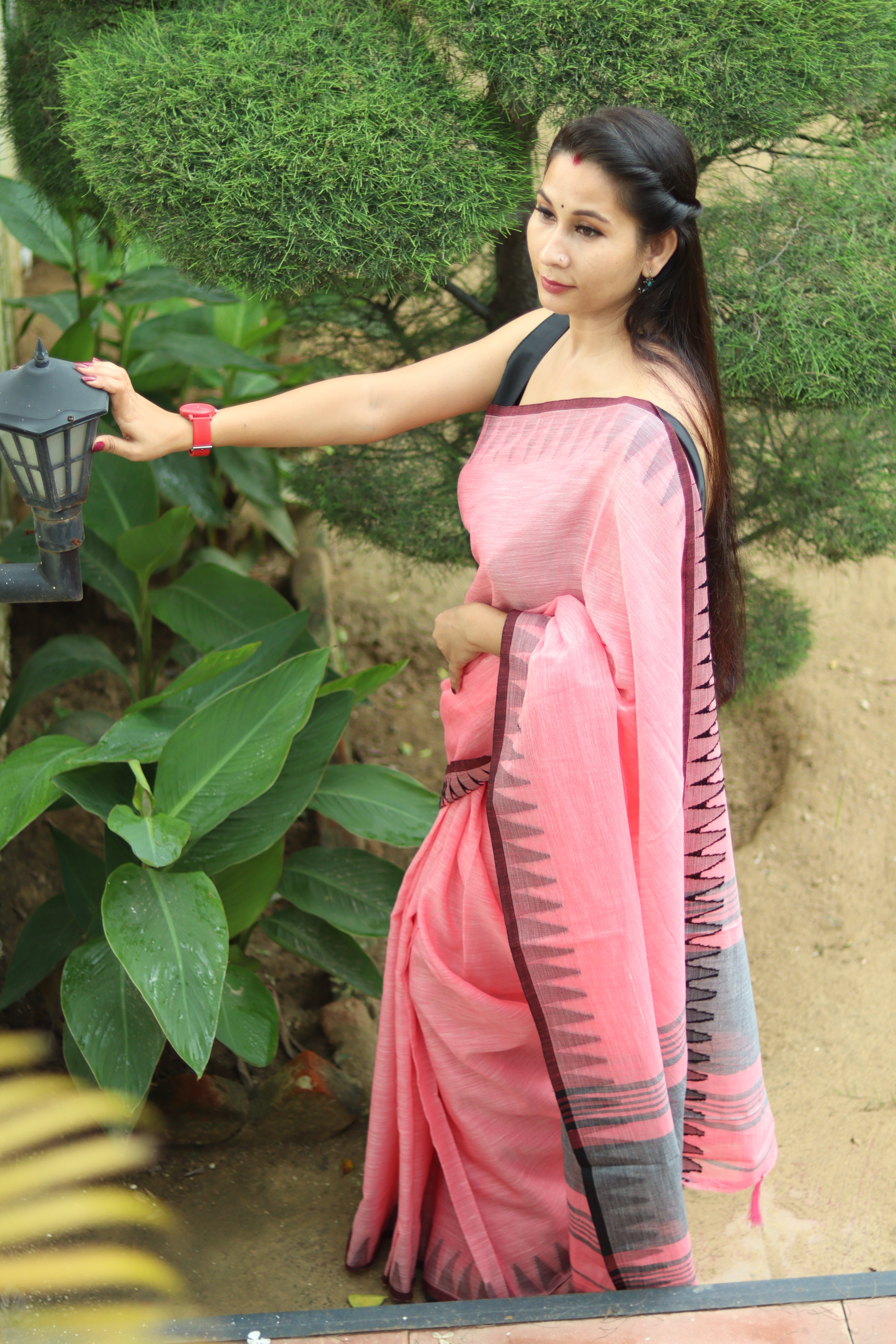 Gulnaar Rekha Cotton Blend Saree