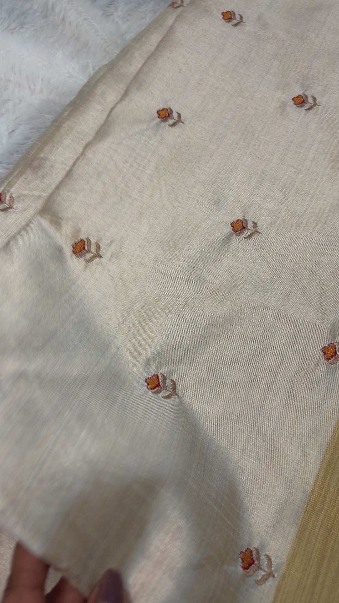 Tussar Tara Shubhra Silk Saree