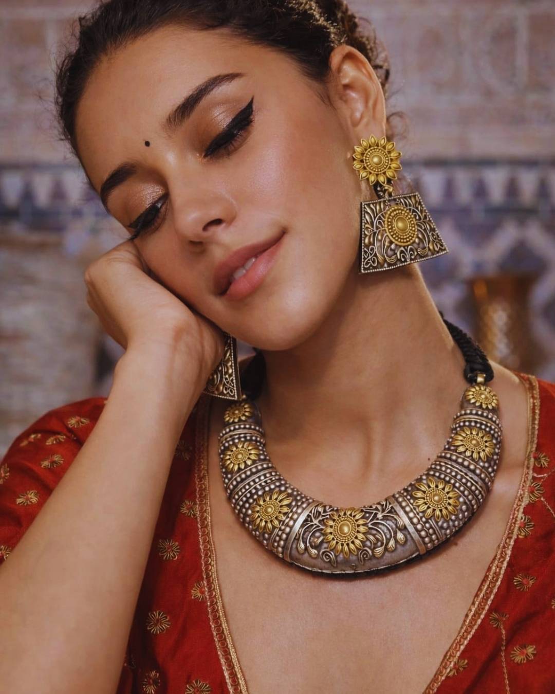 Woman wearing Zaria antique oxidised choker necklace set dual tone with sun motifs by Ethnyk Dori